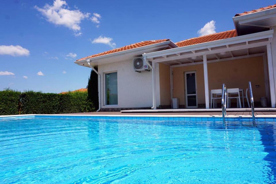 Geranium Holliday Villas Obrochishte 外观 照片